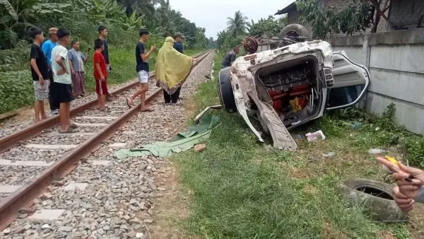 Mau Belanja Lebaran, Sekeluarga Tewas Ditabrak Kereta Api