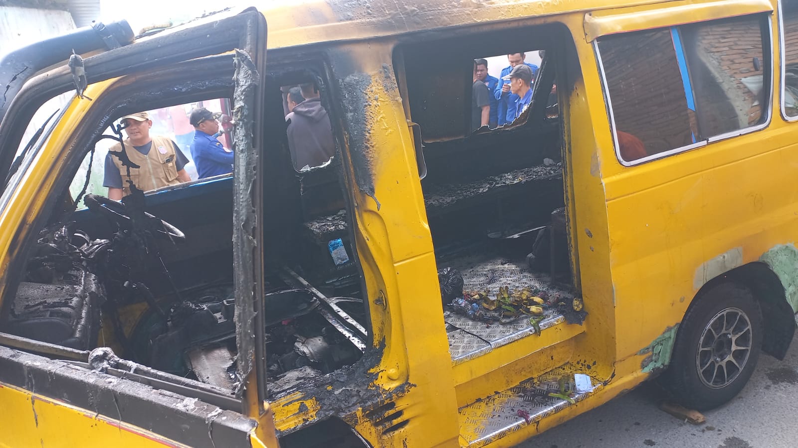Angkot Milik Ahmad Yani Terbakar di Depan Rumah Usai Diperbaiki