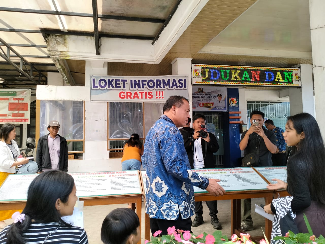 Bupati Karo Sidak Dinas Dukcapil, Pegawai dan Warga Kaget