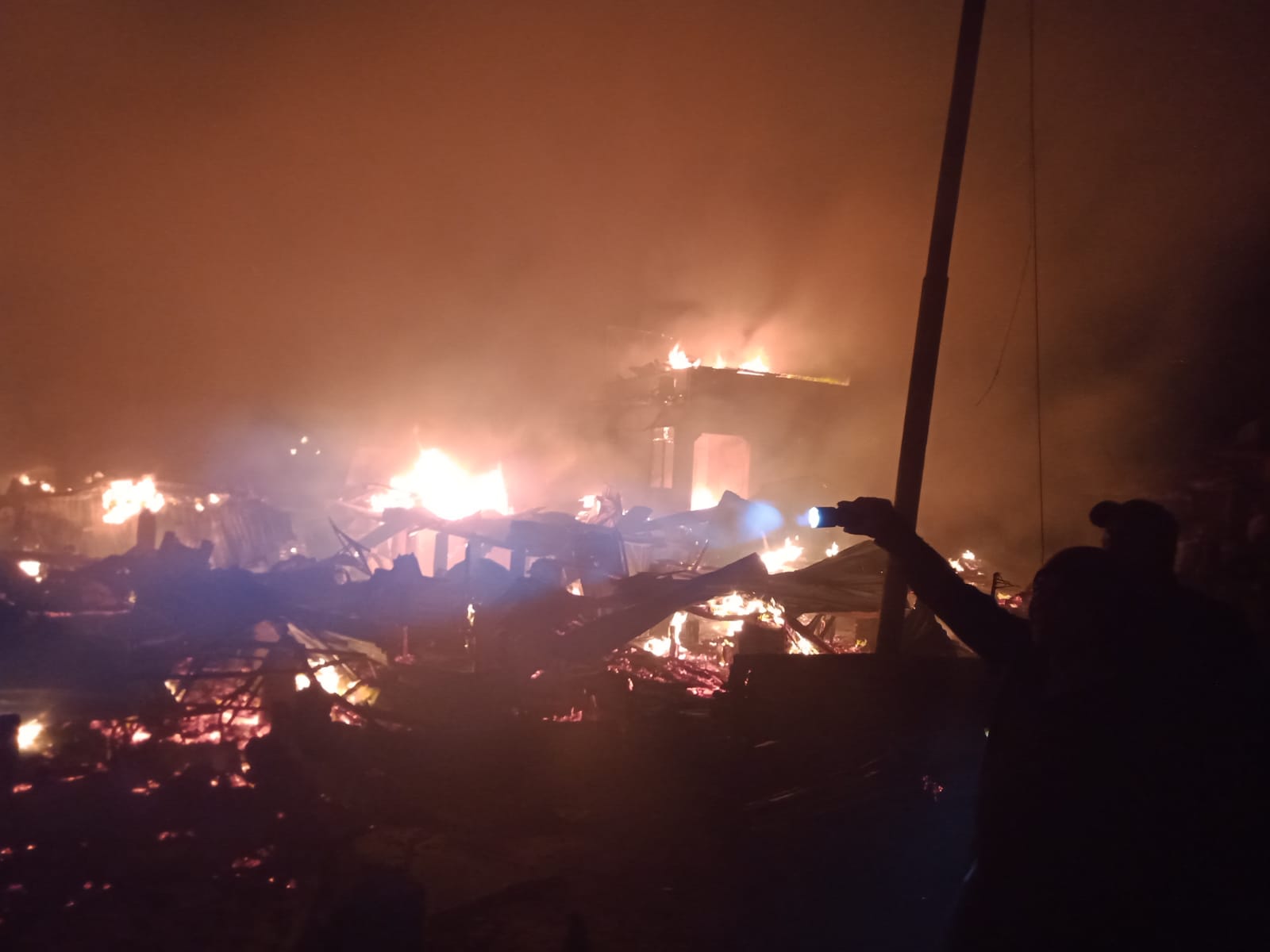 Delapan Rumah Semi Permanen di Tanjungbalai Ludes Dilalap Api