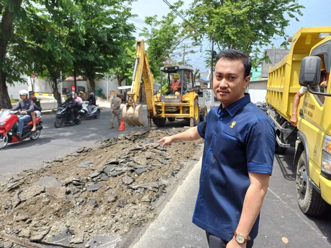 Gas! Pemko Medan Kupas Aspal Trotoar Dara Kupi