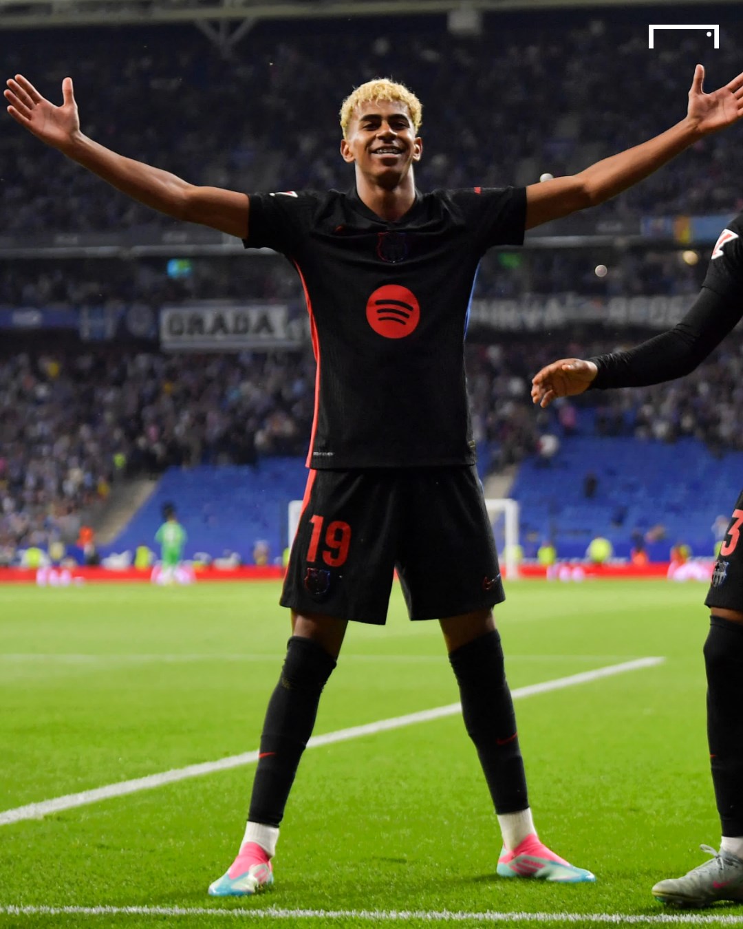 Rumput Stadion Disiram, Barcelona Juara La Liga, Yamal Raih Man of the Match