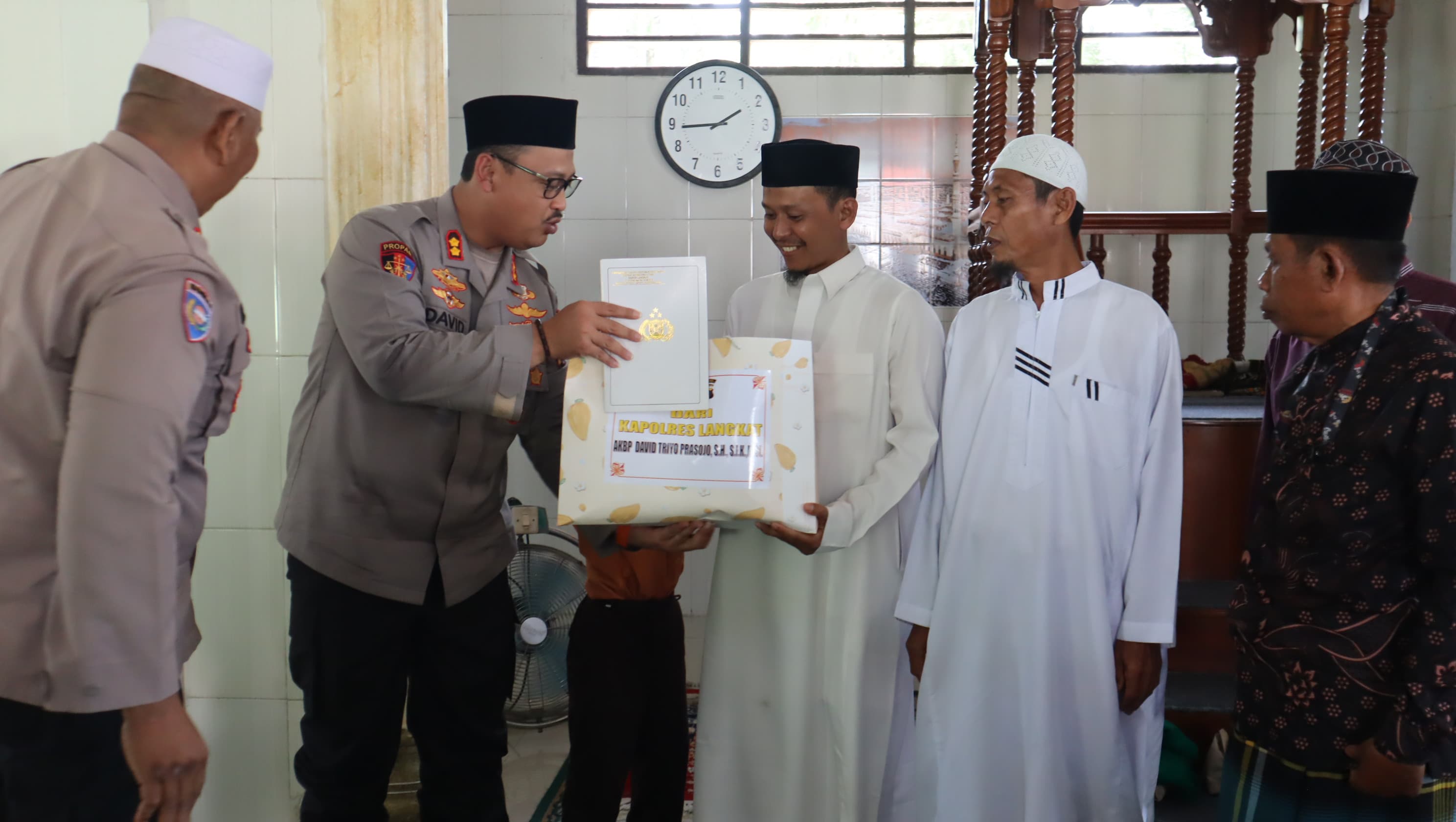 Kapolres Langkat Gelar Jumat Curhat
