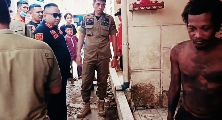 BPBD Binjai Mandikan ODGJ yang Meresahkan, Minta Antar ke Masjid Al-Jihad Medan