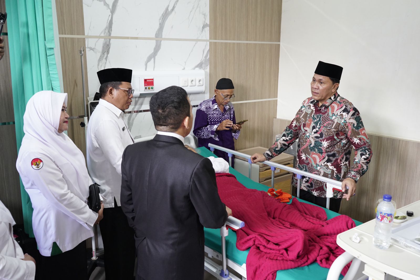 Jenguk Jemaah Technical Landing Ketua PPIH Embarkasi Medan: Kami Siap Melayani