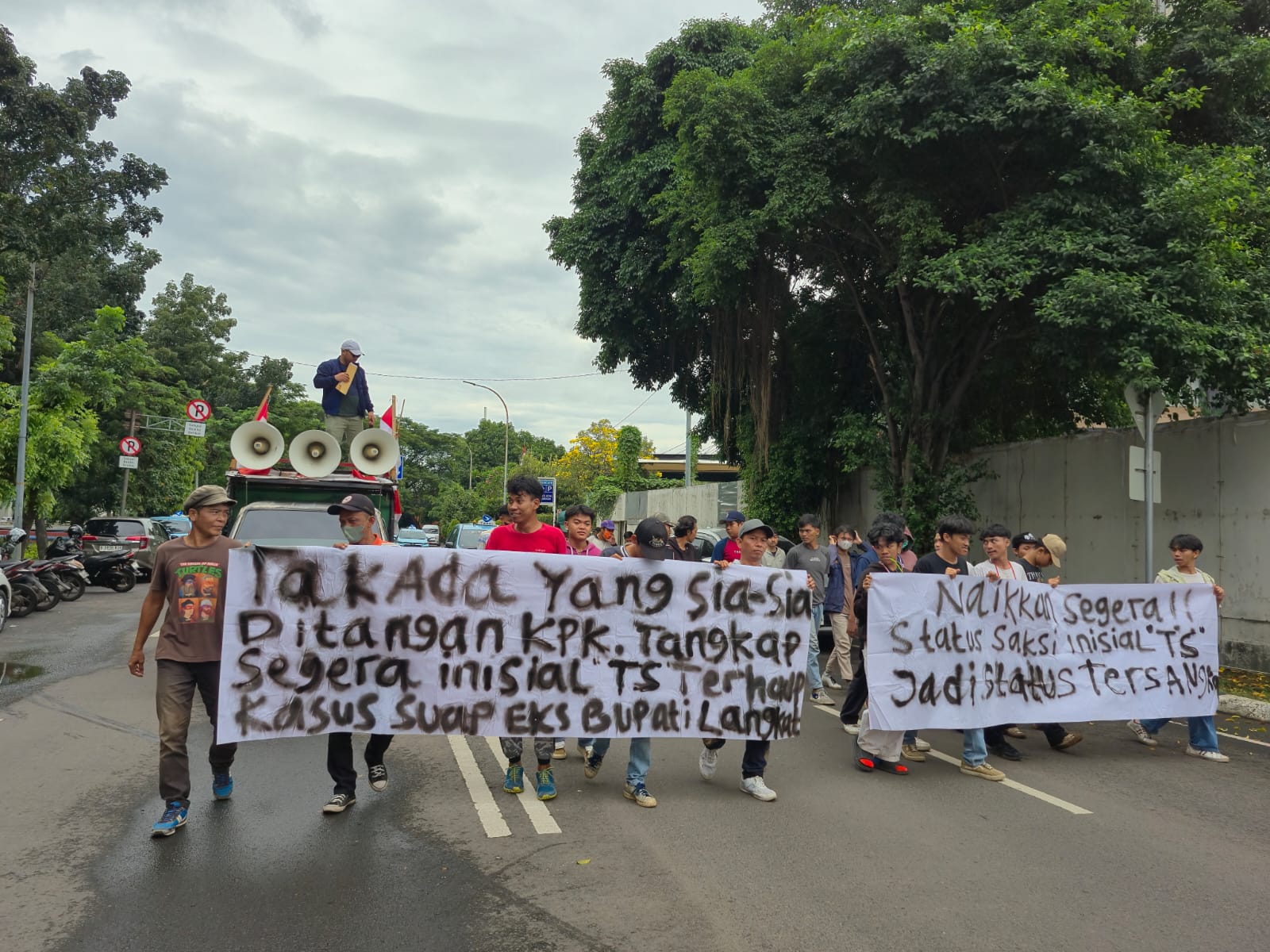 Kasus Suap dan Gratifikasi Mantan Bupati Langkat Kembali Mencuat, Massa Aksi Desak KPK Tetapkan TS sebagai Tersangka