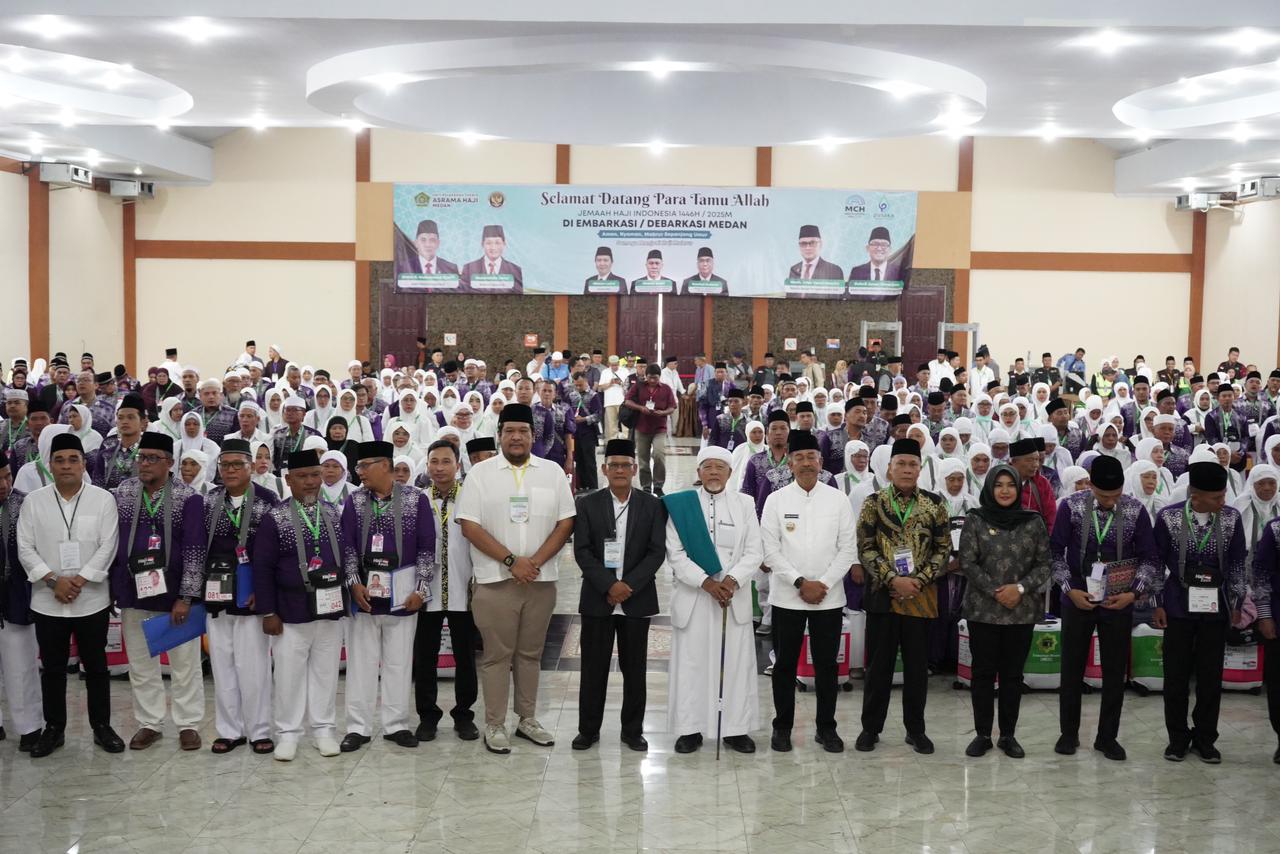 Bupati Madina Lepas 359 Jemaah Calhaj Kloter 10 Embarkasi Medan