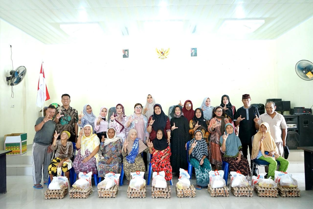 Tuntaskan Safari Ramadan, Ketua TP PKK Langkat Ny Endang Kurniasih Salurkan 120