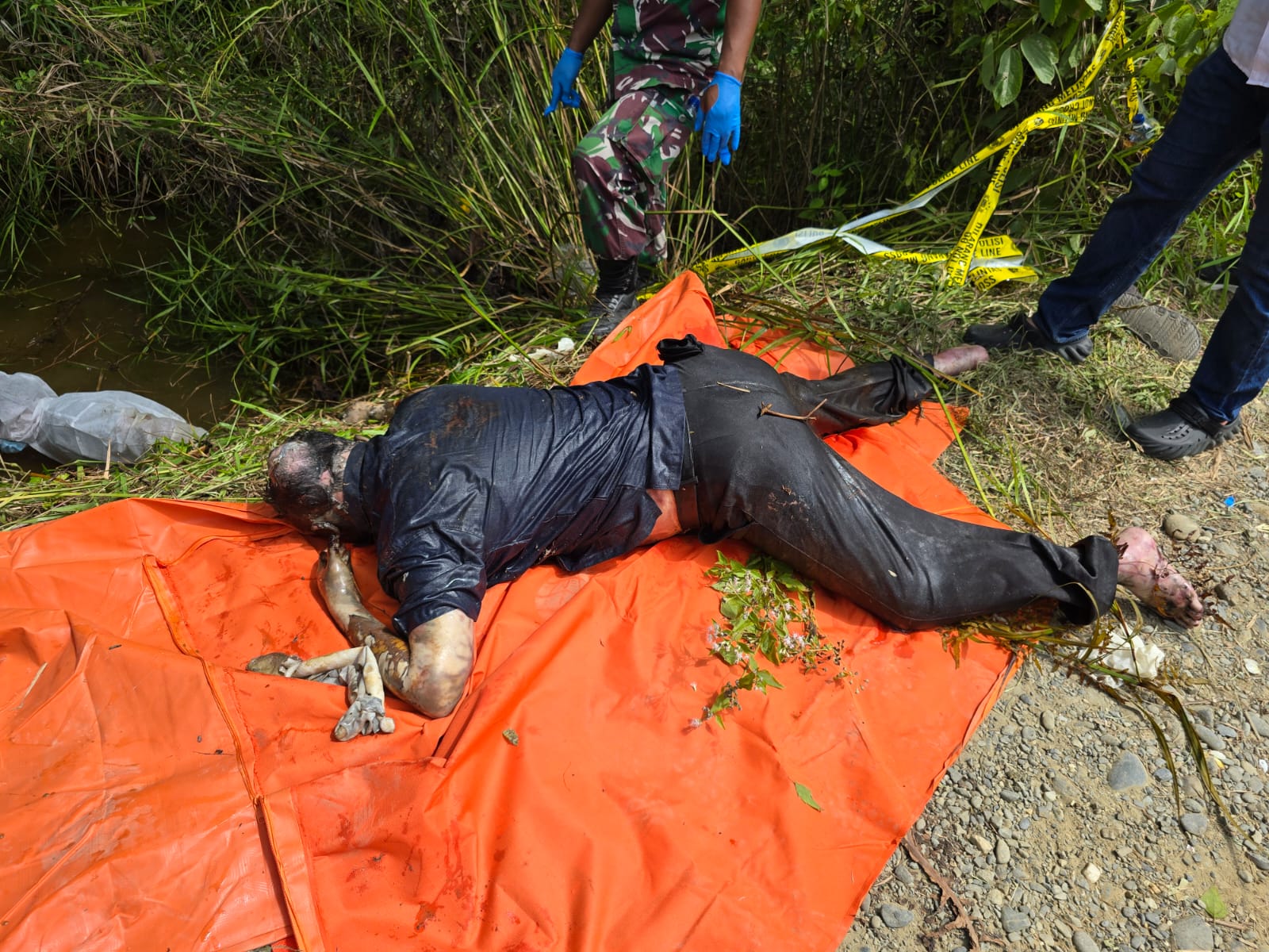 Warga Gebang Temukan Sosok Mayat Pria Membusuk di Dalam Parit