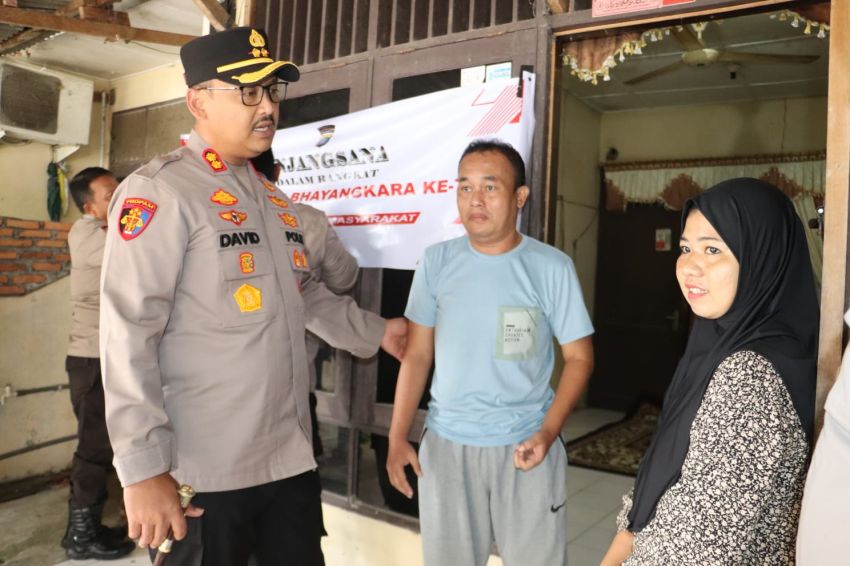 Kapolres Langkat Anjangsana ke Personel yang Sakit
