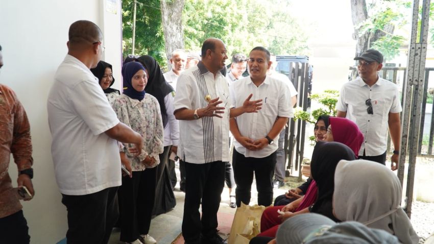 Syah Afandin Salurkan 5 Ton Beras untuk Warga Miskin Ekstrem Langkat dan Terima Penghargaan Inklusi Disabilitas