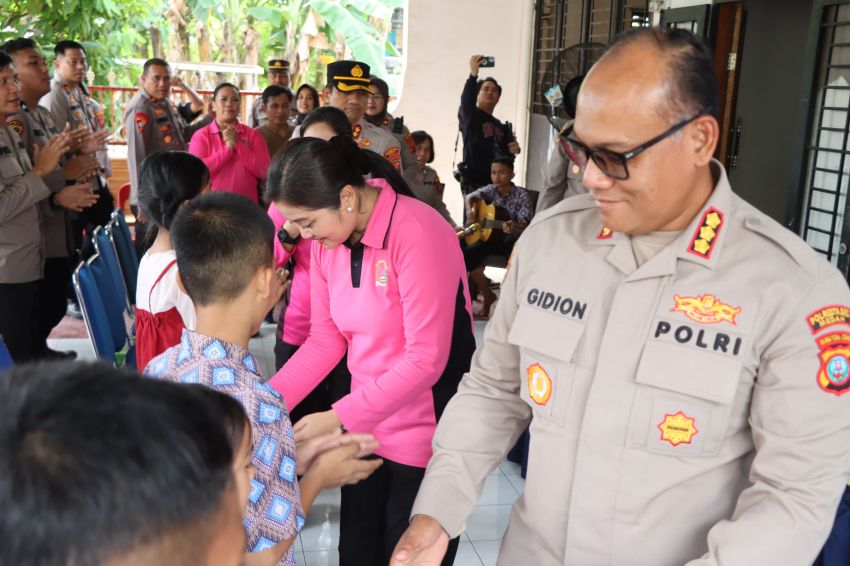 Kapolrestabes Medan dan Istri Kunjungi Panti Asuhan Permata Kasih Abadi