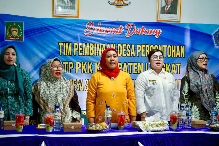 Hj Endang Kurniasih Ketua TP PKK Langkat Dorong Desa Serapit Jadi Percontohan AKU HATINYA PKK