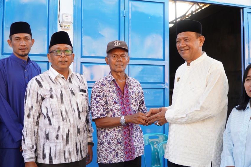 Syah Afandin Serahkan Kunci Ruko Korban Kebakaran: Wujud Kepedulian dan Gotong Royong Warga Bahorok