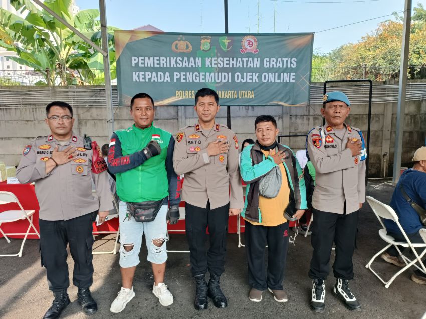 Sambut Hari Bhayangkara ke-79, Polsek Kelapa Gading Gelar Pemeriksaan Kesehatan Gratis untuk Pengemudi Ojek Online
