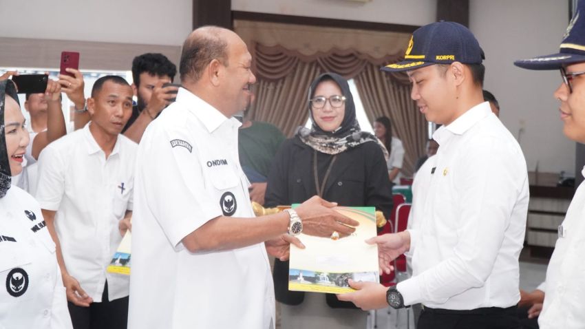 Bupati Langkat Syah Afandin Serahkan SK CPNS: Ingatkan Amanah dan Tanggung Jawab