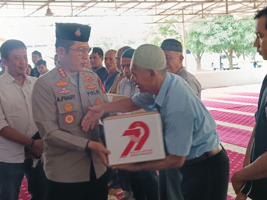 Kapolres Metro Jakarta Utara Gelar Jumat Curhat dan Jumat Keliling serta Bhakti Sosial di Masjid Al-Balagh Kelapa Gading