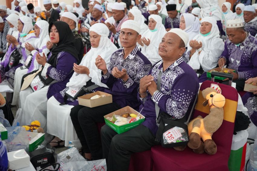 Jemaah Haji Kloter 18 Tiba di Ahmed Disambut Kumandang Azan Subuh