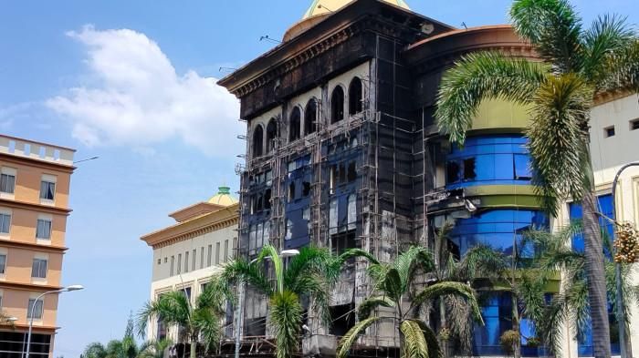 Hotel di Asrama Haji Medan Terbakar, 7 Mobil Pemadam Dikerahkan
