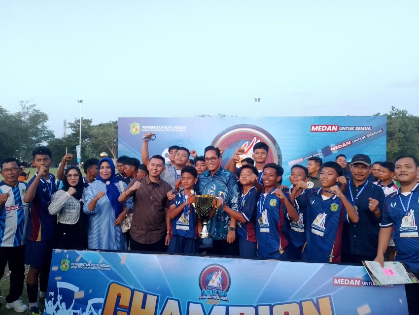 Tim Sepak Bola Kecamatan Medan Kota Juara 1 Turnamen Gala Siswa 2025 Piala Walikota Medan