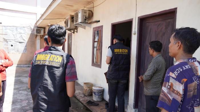 58 WNA Bermasalah 'Diusir' dari Medan