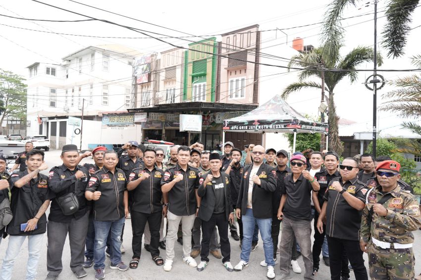 Jumat Berkah GRIB Jaya Medan: Ratusan Kotak Nasi Ditebar di Helvetia