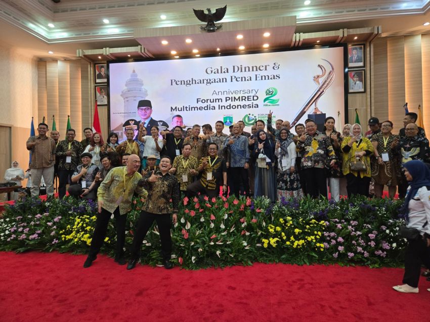 Ketua FPRMI Sumut Bacakan Puisi Kritik Sosial di HUT Ke-2 FPRMI