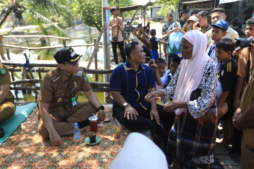 Rico Waas Tinjau Kampung Nelayan Indah,Tolonglah Pak, Kami Sudah Merana...