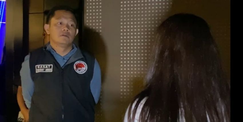 Razia Tempat Hiburan Malam, Pengunjung Ketahuan Buang Ekstasi