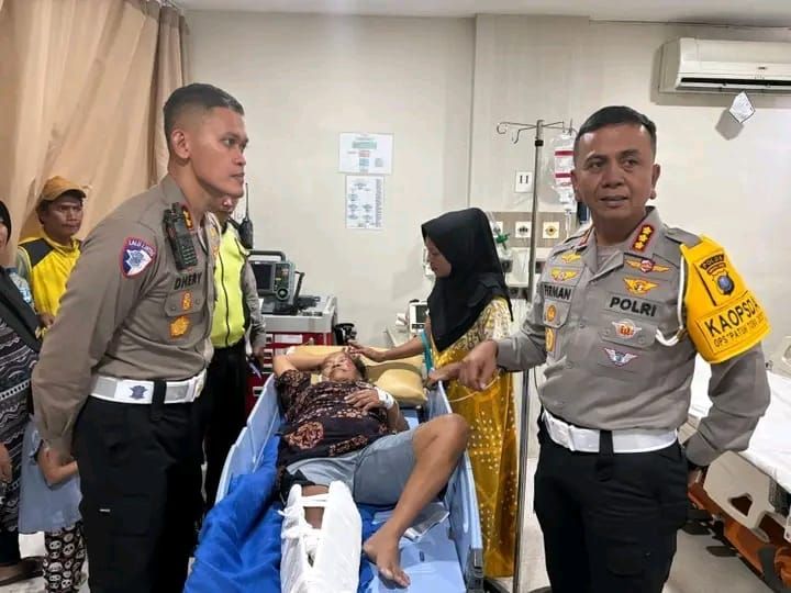 2 Polisi PJR Polrestabes Medan Tabrak Nenek-nenek Dihukum Jaga Korban di Rumah Sakit