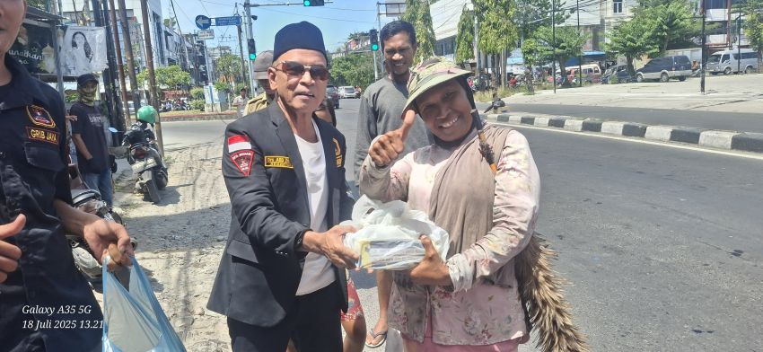 GRIB Jaya Medan Gelar Seribu Berkah Jumat di Simpang Aksara
