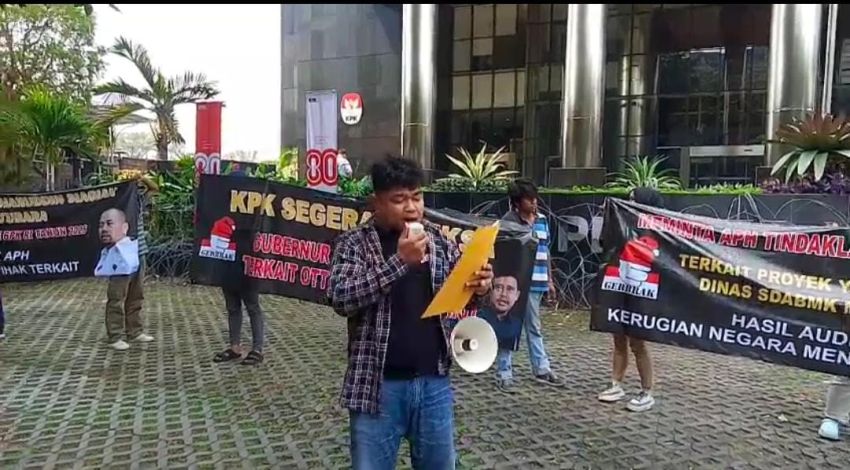 GERBRAK Gelar Aksi, Desak KPK Panggil Gubernur Sumut Bobby dan Buka Kasus Bupati Batu Bara Baharuddin Siagian