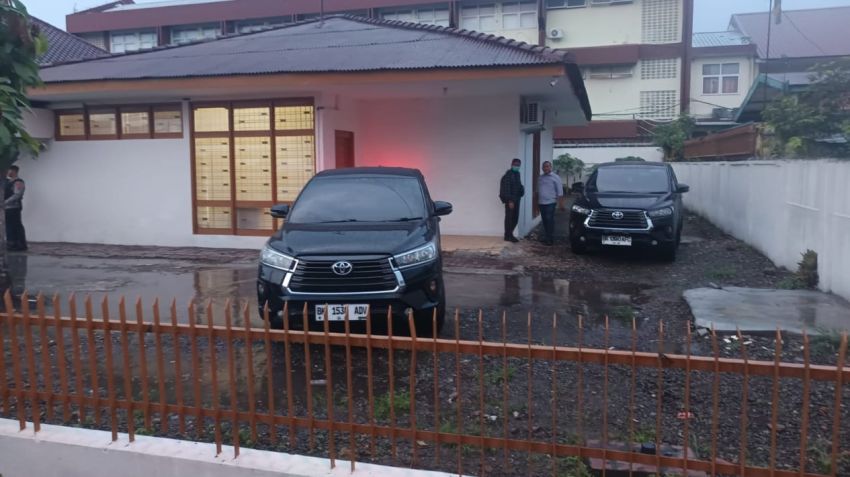 Rumah di Dekat Kantor Dinas PUPR Sumut Digeledah 3 Jam, KPK Bawa 1 Koper