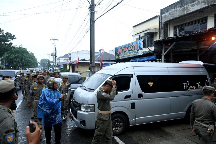 Satpol PP dan Dishub Tertibkan Angkutan Travel Melanggar Kententraman dan Ketertiban Umum