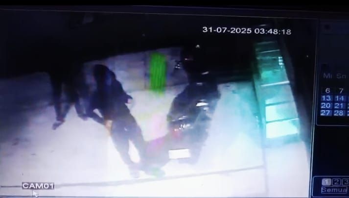 Kawanan Begal Berklewang Rampok Warnet, Larikan Scoopy Milik Pengunjung