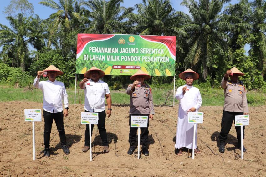 Dukung Program Ketahanan Pangan Nasional, Polres Langkat Lakukan Penanaman Jagung Serentak