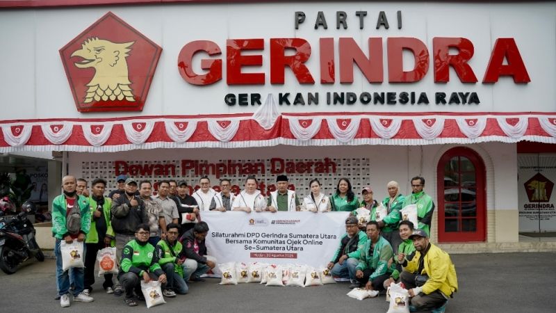 Peduli Pengemudi Ojol DPD Gerindra Sumut, Bagikan Ribuan Karung Beras