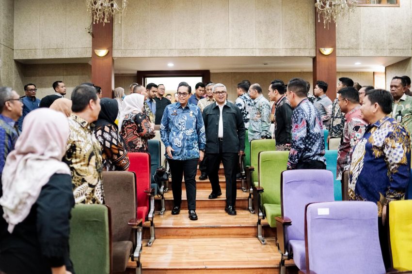 Tingkatkan Pariwisata Bangun Ekonomi Kreatif, Rico Waas Sharing Informasi dengan Wali Kota Bandung