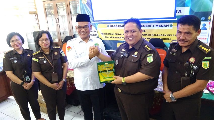 Kejati Sumatera Utara Gelar Penyuluhan Narkoba dan Cara Bijak Bersosial Media di MAN 1 Medan