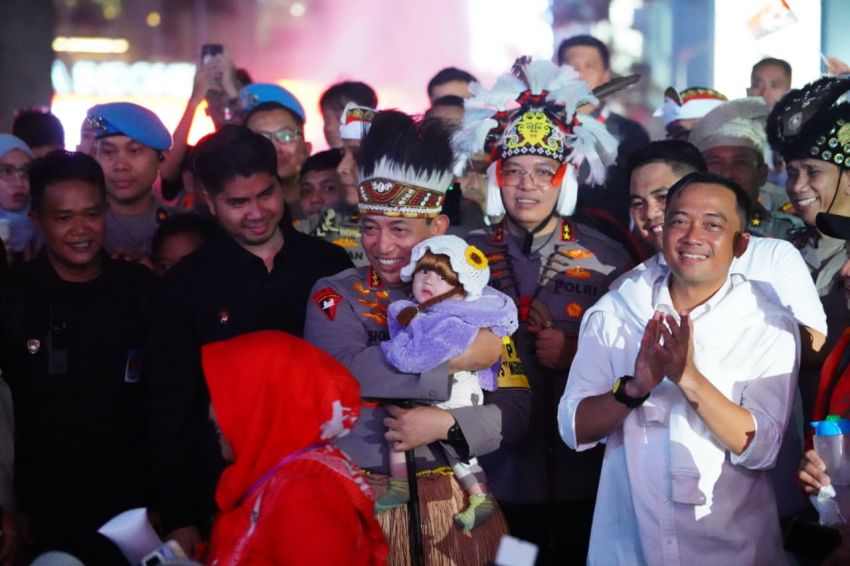 Ini Dia Momen Kehangatan Kapolri di Tengah Semarak Panggung Rakyat di Bundaran HI