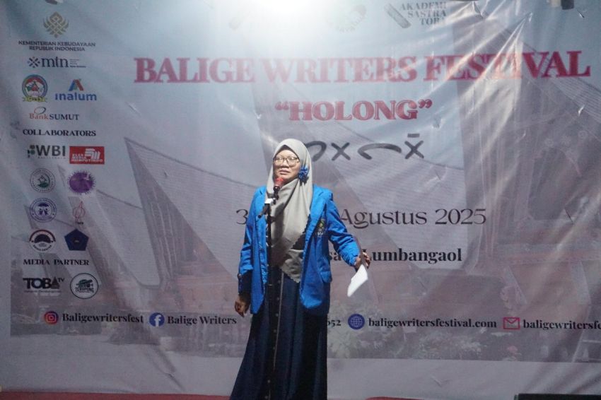 Keren! Mahasiswa UMSU Baca Puisi di Tanah Batak