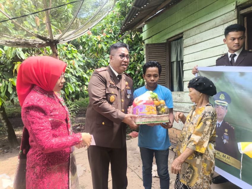 Fenomena "Viral" Usai Dandim 0208/AS, Giliran Kajari Asahan Sambangi Nek Sarwen, Besok Siapa Lagi?