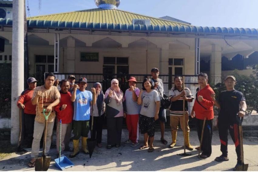 Lurah Medan Tenggara Beserta Kepling dan Warga Jalan Setia Gelar Sabtu Bersih
