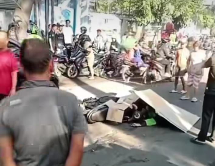 Driver Ojek Online Tewas Terlindas Usai Hindari Pintu Mobil yang Tiba-Tiba Dibuka