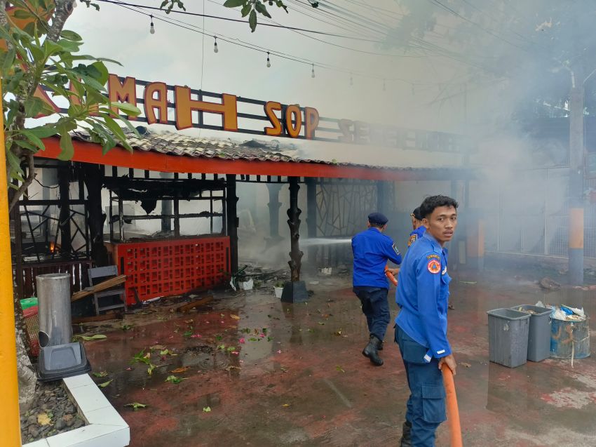 Rumah Sop Segar Mantab Binjai Ludes Terbakar