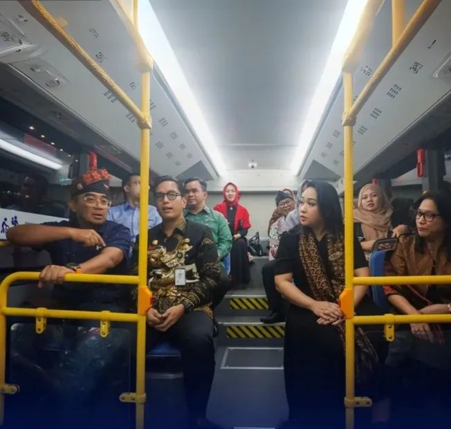 Kunjungi Medan, Wali Kota Bandung Farhan Puji Bus Listrik dan Kuliner Medan