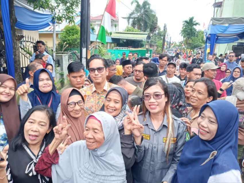 Warga Jalan Seser Sidorejo Hilir Histeris dan Surprise Lihat Walikota Rico Waas