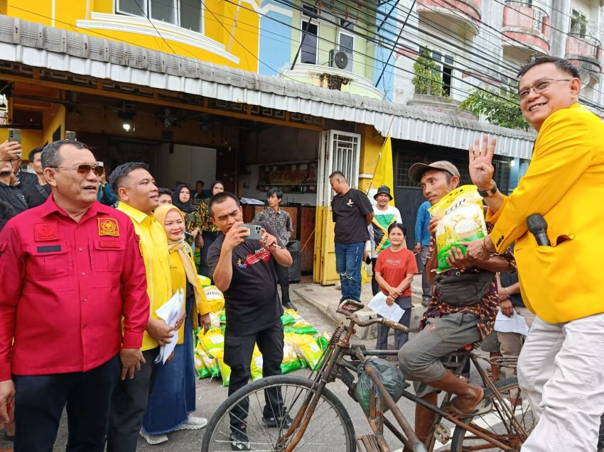 HUT ke-61 Golkar Sibolga Gelar Aksi Sosial, 250 Abang Becak Terima Paket Sembako