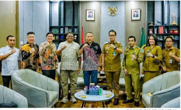 Rico Waas dan Mantan Wali kota Distrik Tenggara Singapura Bahas Pengelolaan Sampah