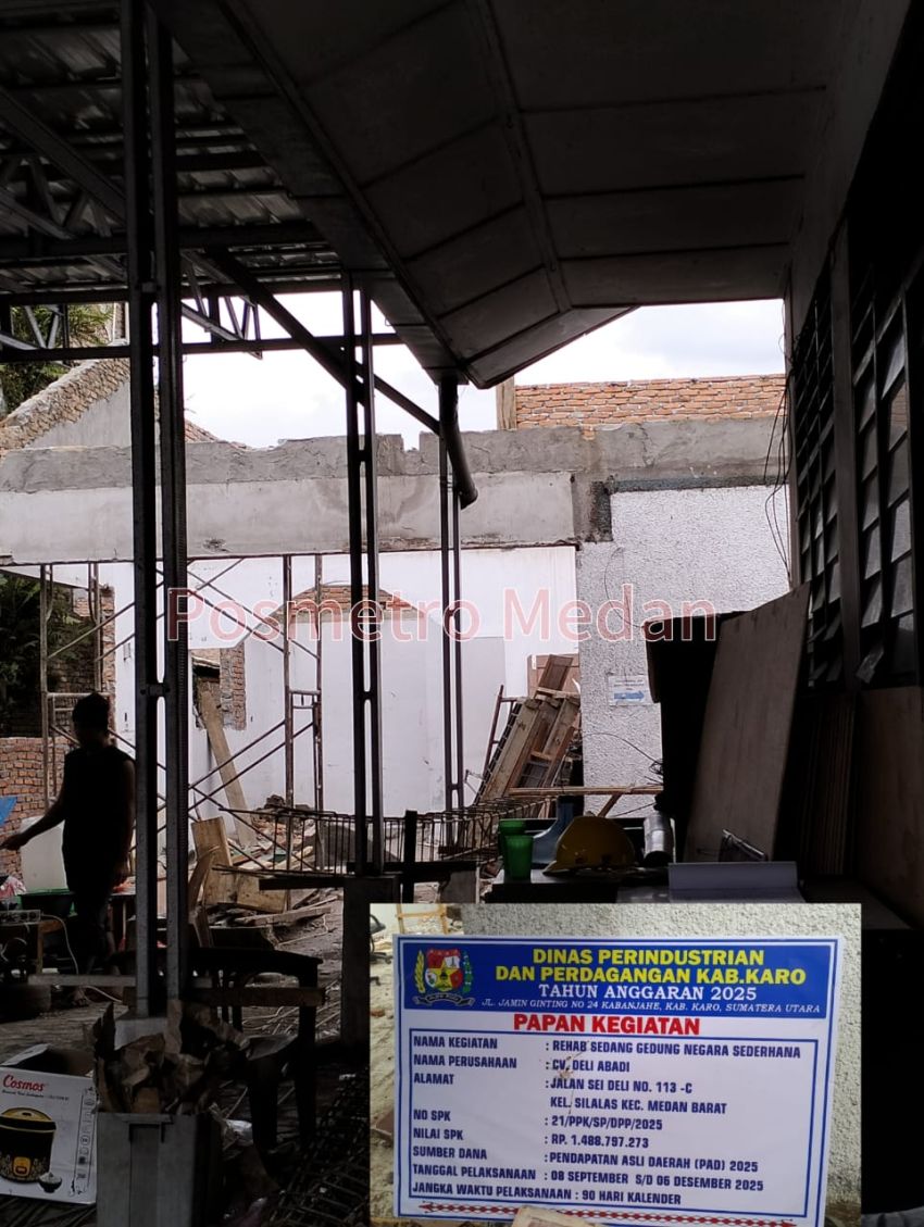 Diduga Proyek Milik APH, Pekerja Rehap Sedang Gedung Disperindag Tanpa K3 Aman Saja